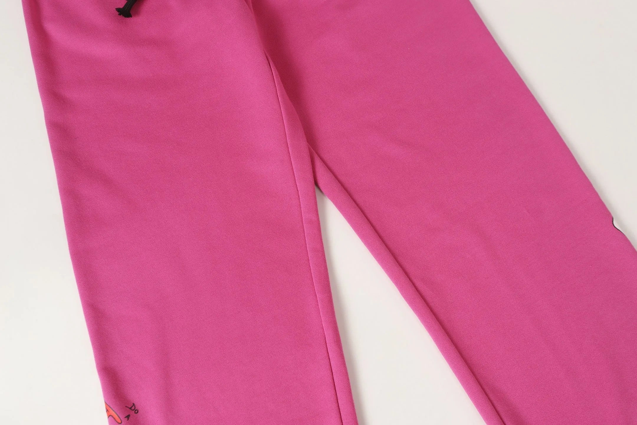 P270 #W5010 cross-border model, please do not place an order if you pursue quality - Chrome Hearts/Chrome Hearts Sanskrit Graffiti✍️Printed trousers, casual pants and sweatpants -High weight, high density and high quality. The wool is soft, delicate and skin-friendly. It feels soft and silky. It has excellent warmth and skin-friendly properties. -Customized weaving and dyeing, no color difference. No matter the fabric or workmanship details, it beats the ordinary version on the market. -Colour: rose red -Size: S M L XL